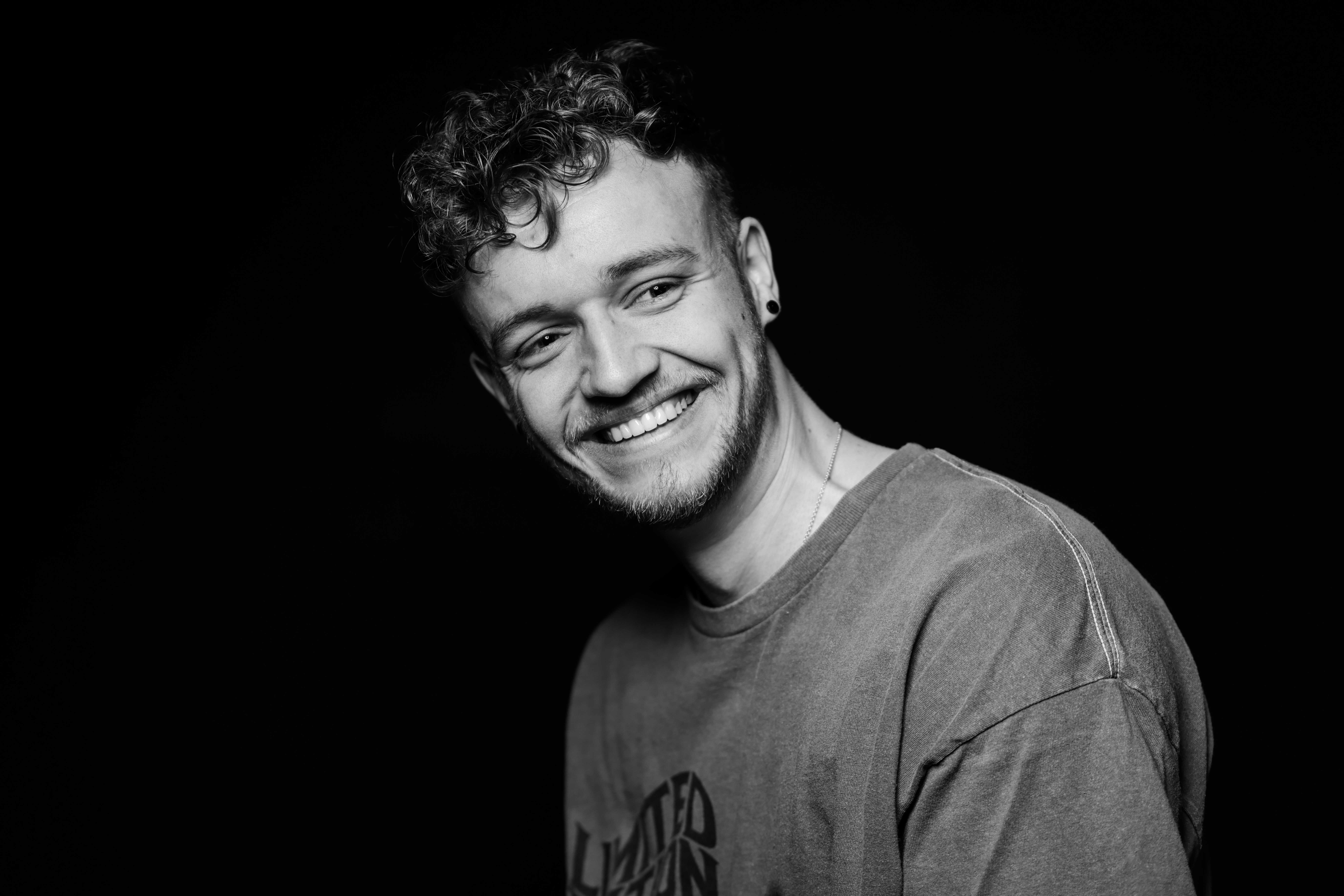 Moritz Staat - Professionelles Portrait eines Wirtschaftswissenschaftlers und Webentwicklers